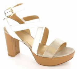 Stuart Weitzman Escape Riemchensandale