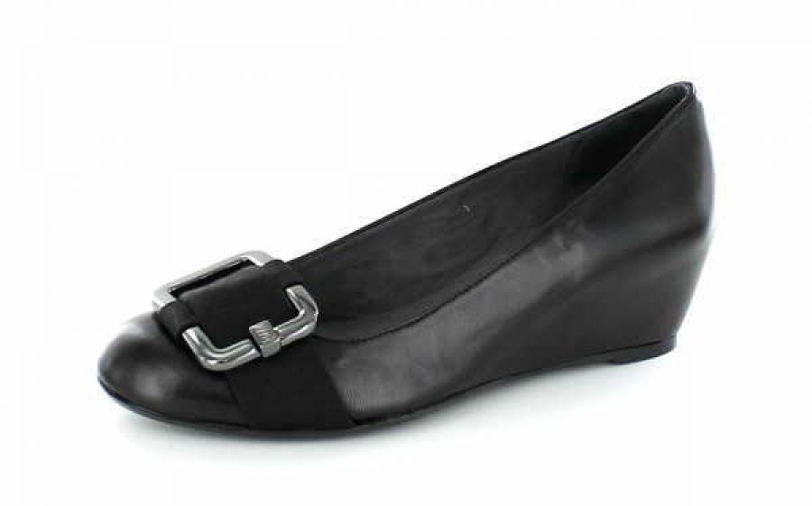 Stuart Weitzman Hugabuck