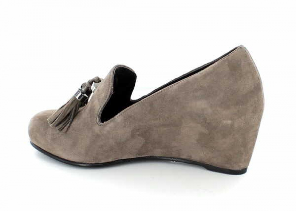 Stuart Weitzman Tassalong