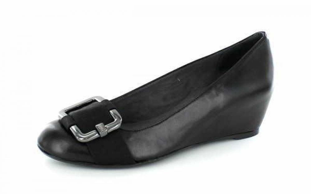 Stuart Weitzman Hugabuck
