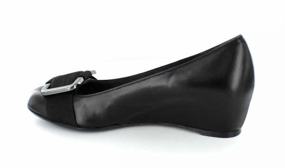 Stuart Weitzman Hugabuck