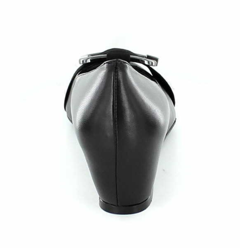 Stuart Weitzman Hugabuck
