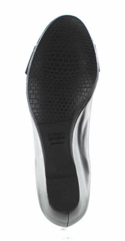 Stuart Weitzman Hugabuck